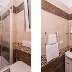 Ari דוברובניק