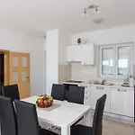 דירה Ari *