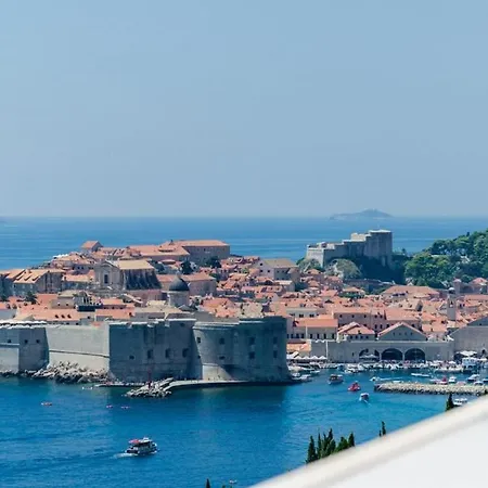 Apartament Ari *