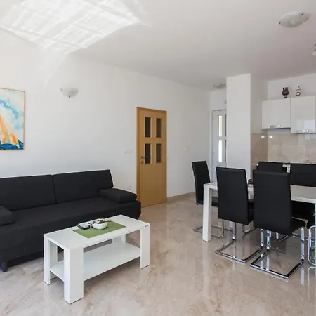 Ari Apartment