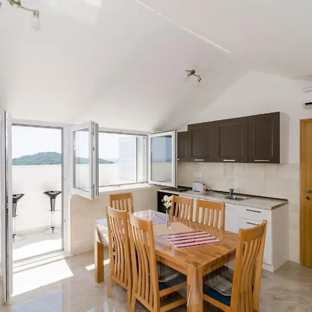 Ari Apartment *