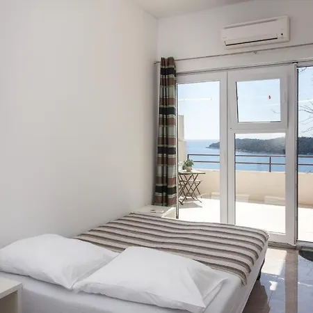 Ari Apartment *