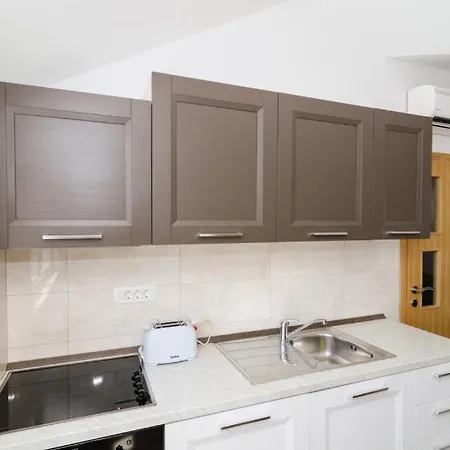 Ari Apartment *
