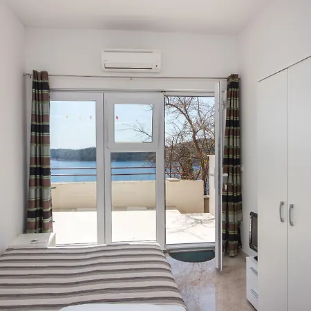 アリ アパート *