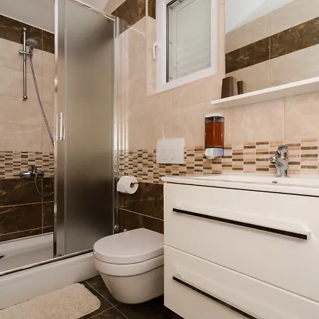 アパート アリ *