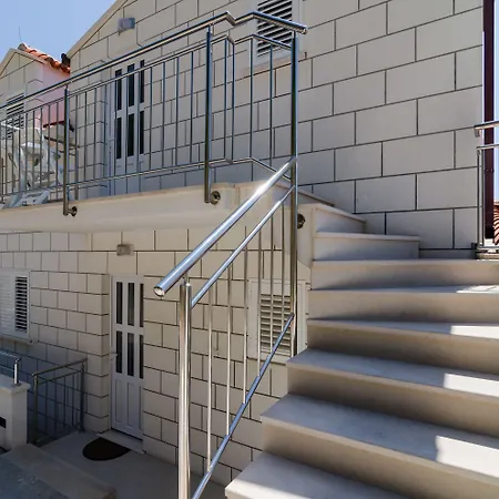 アリ ドゥブロブニク