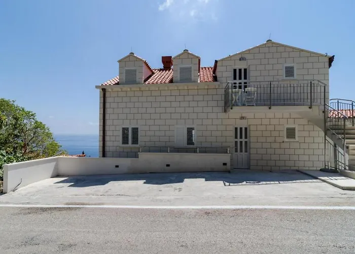 شقة Ari دوبروفينك