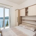 Apartament Ari *