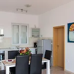 Ari Apartament *