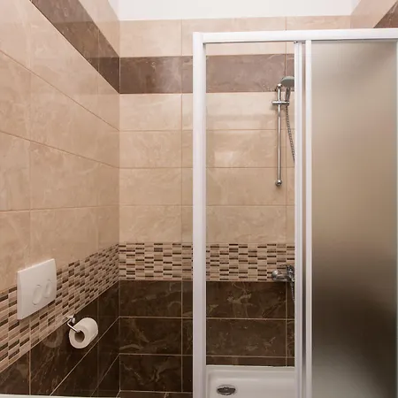 Ari * דוברובניק